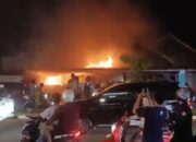 Kebakaran Hanguskan Tempat Usaha Kuliner di Jalan Dr. Sutomo Padang 16 IMG 4616