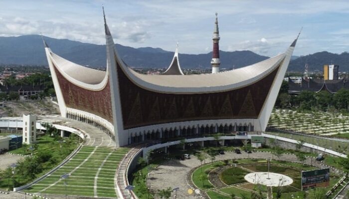 BPK Temukan Kelebihan Pembayaran Rp858 Juta pada Proyek Pemeliharaan Masjid Raya Sumbar