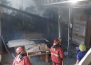 Gudang Furniture di Padang Timur Terbakar, Damkar Kerahkan 3 Armada 12 IMG 5484