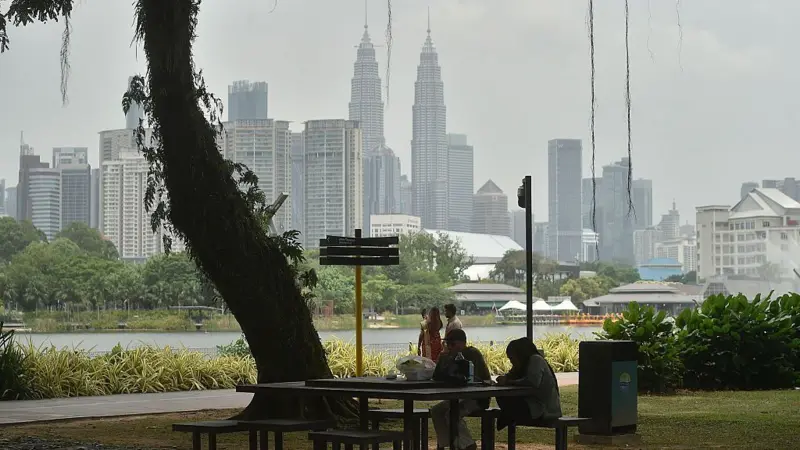 Kabut Asap Karhutla Menyeberang ke Negara Tetangga