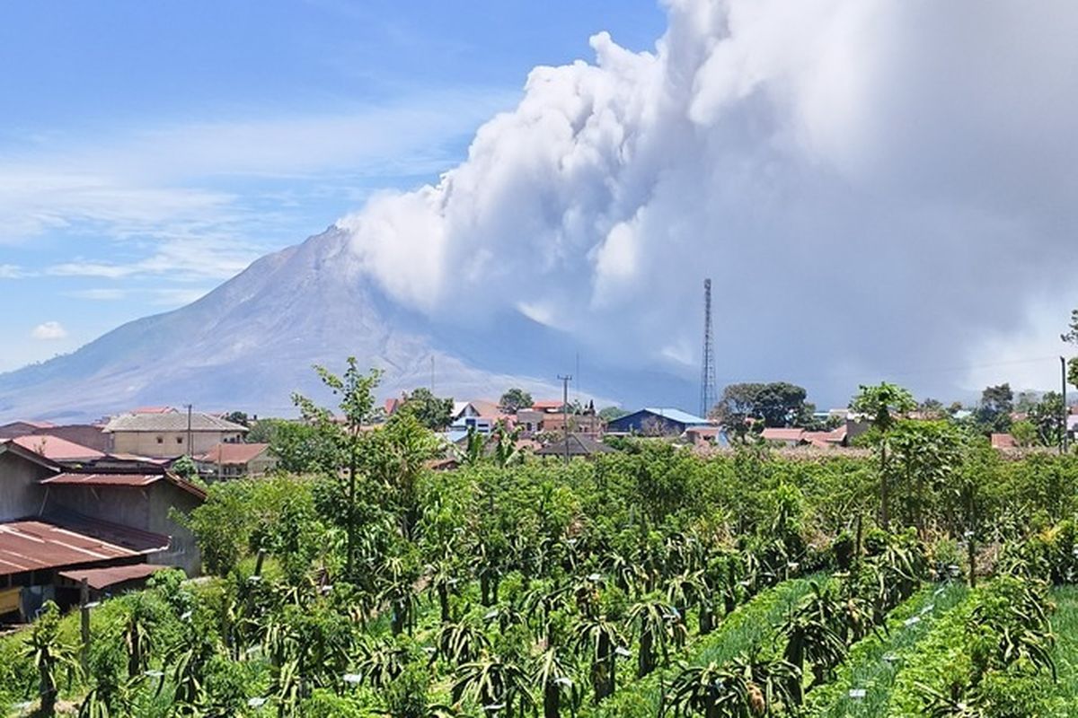 6 Gunung Api Indonesia Erupsi dalam Waktu Bersamaan