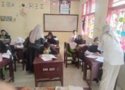 Erupsi Gunung Anak Krakatau: Abu Vulkanik Jangkau Jawa–Sumatera, Pemuda Taluk Peduli Pariaman Bagikan Masker Lindungi Siswa SD 13 IMG 20260911 WA0006