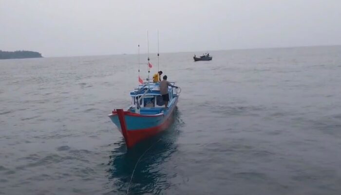 Kapal Nelayan Rusak Mesin di Perairan Pesisir Selatan, Dua Nelayan Dievakuasi Selamat