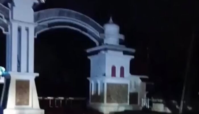 BREAKING: Kantor Bupati Solok Diterjang Galodo, Air Sungai Meluap hingga Gerbang Utama