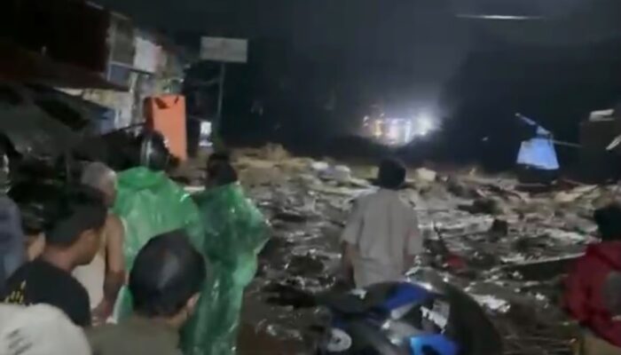 Air Bah Terjang Solok, Jalur Solok-Padang Ditutup akibat Longsor