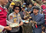 K9 Polda Sumbar Temukan Barang Milik Korban Galodo Agusral di Belakang Kantor Bupati Solok 11 IMG 20260924 WA0006