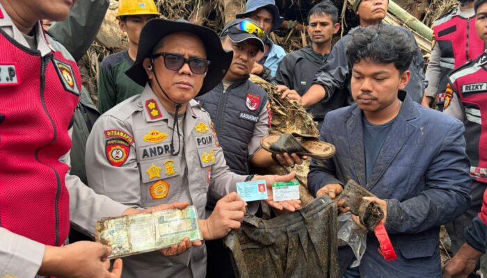 K9 Polda Sumbar Temukan Barang Milik Korban Galodo Agusral di Belakang Kantor Bupati Solok