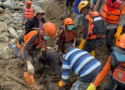 Jelang Salat Jumat, Korban Kedua Galodo Solok Agusral Ditemukan Tim SAR 14 IMG 20260925 WA0003