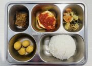 Polres Lima Puluh Kota Salurkan 2.980 Paket Makan Bergizi Gratis Tanpa Kendala di Guguak 11 IMG 5555