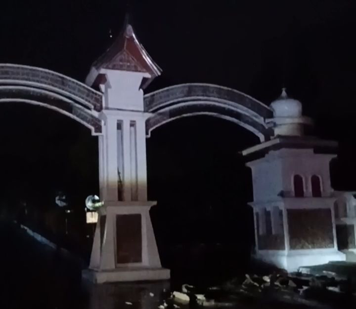 Bupati Solok Ungkap Kondisi Kantornya Usai Diterjang Galodo: Batu-Batu Berserakan