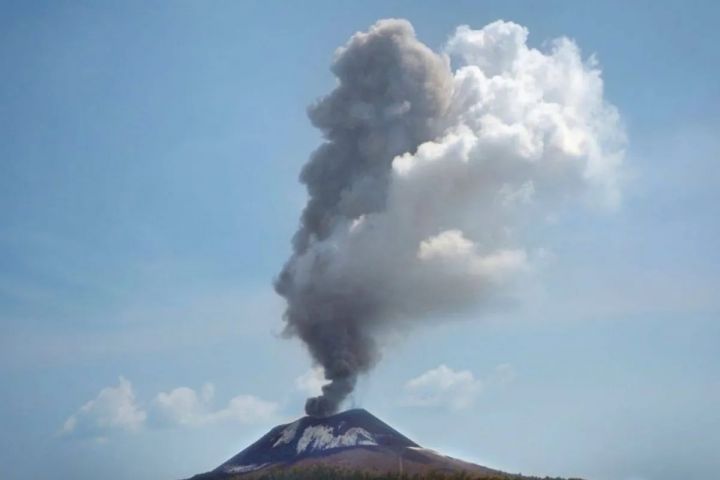 Mengenal Gunung Krakatau dan Anak Krakatau: Apa Perbedaannya?