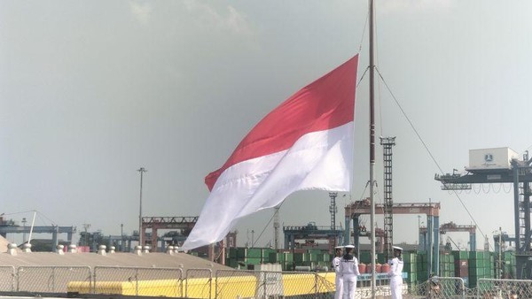 Merah Putih Berkibar, Eks Kapal Induk Italia Resmi Jadi KRI Sriwijaya-100