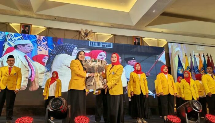 Pengurus IKA UT Padang Periode 2026–2031 Resmi Dilantik, Enam Wisudawan Terima Apresiasi Rp606 Juta