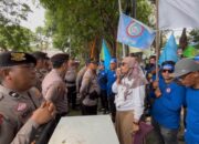 Banyak Perusahaan Diduga Bayar Gaji di Bawah UMP, Buruh Geruduk Kantor Disnaker Padang 11 IMG 20261006 WA0003
