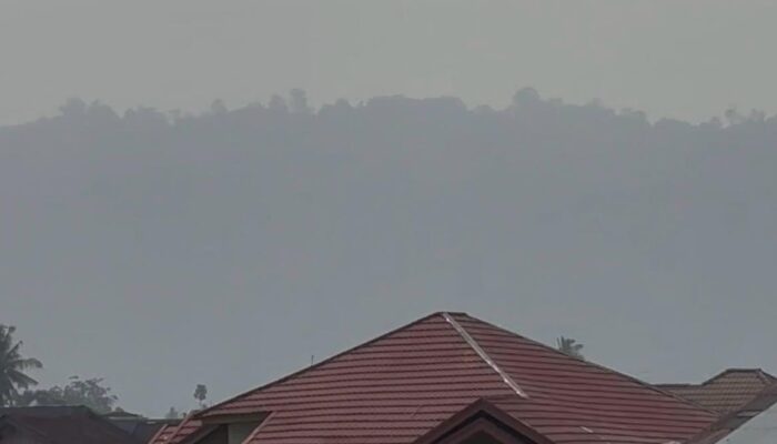 Kabut Asap Selimuti Sejumlah Wilayah Padang, BPBD Imbau Warga Waspada